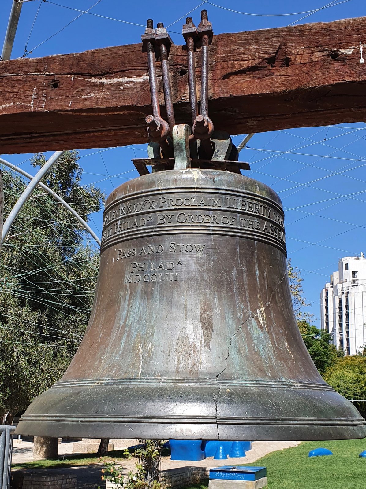 A replica of the Liberty Bell in Liberty Bell Park, Jerusalem. Source: Yair Haklai, Wikimedia Commons.